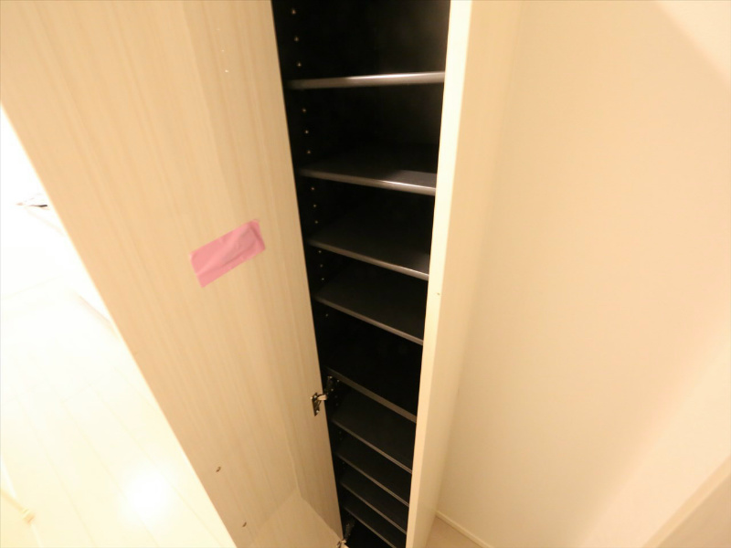 玄関　玄関　シューズボックス付（収納充実してます）