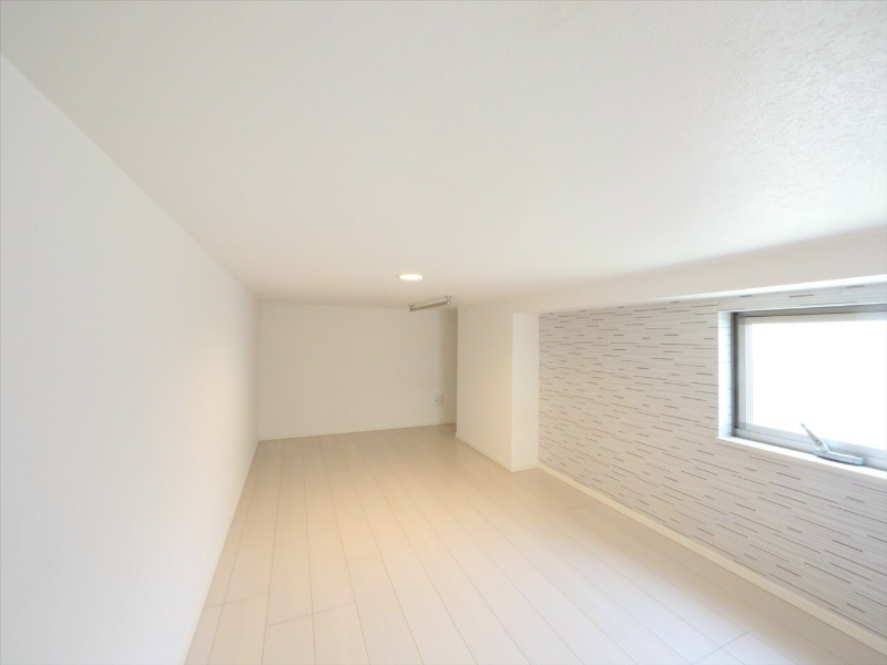 その他部屋・スペース　上段ロフト5.7帖（収納としても寝室としても使えます）