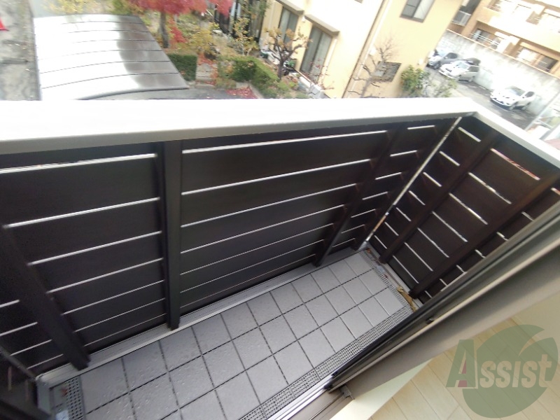 バルコニー　ベランダはよく日が当たり気持ちの良い空間です。