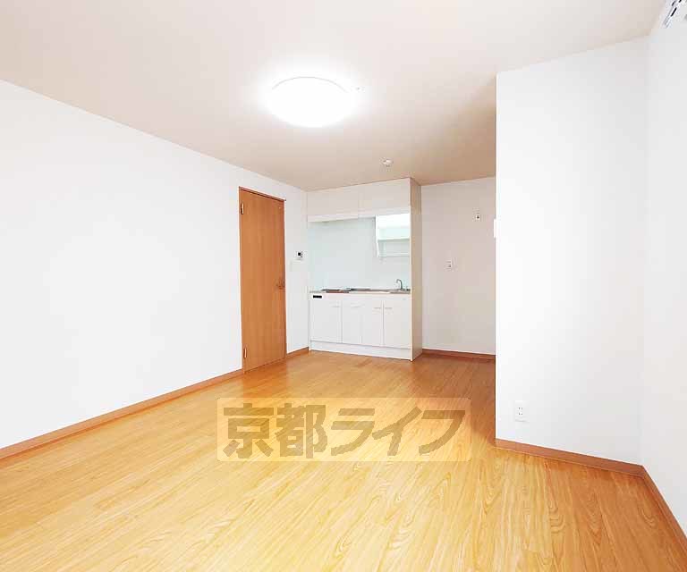 居室・リビング　落ち着いた雰囲気のお部屋です