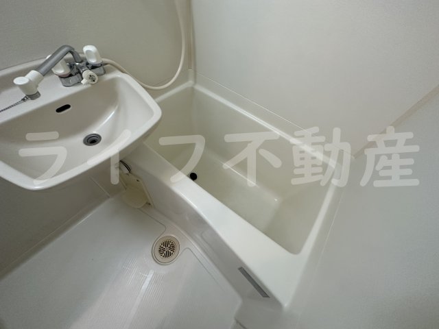 バス・シャワールーム　ゆったり過ごせるお風呂です