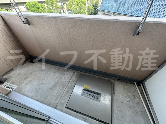 バルコニー　暖かな日差しのふりそそぐバルコニー