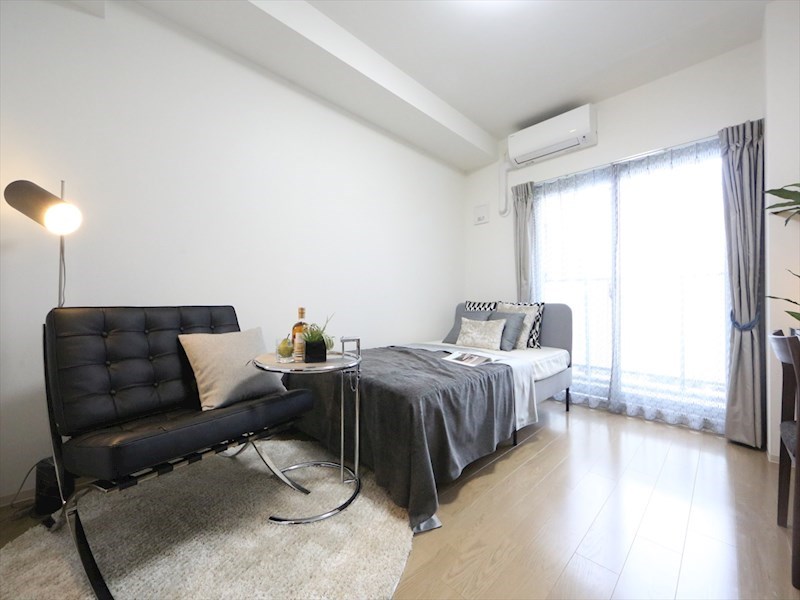 居室・リビング　洋室8.5帖　エアコン完備　クローゼット付　南面バルコニー