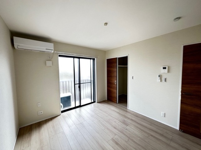 居室・リビング　※同物件・反転タイプの写真です