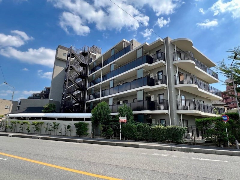 建物外観　谷塚駅徒歩６分（４８０ｍ）