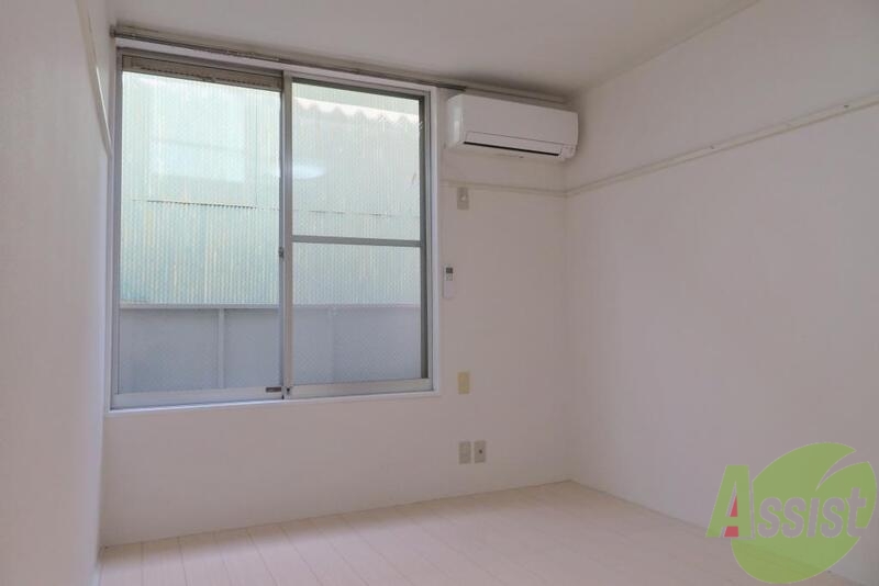 その他部屋・スペース　光はあまり入っていないのですが白がベースで明るく見えますね。