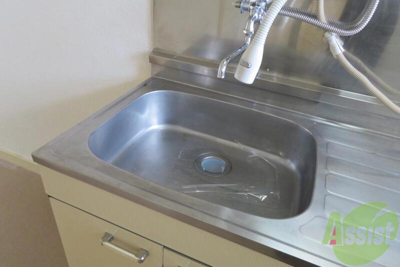 洗面設備　キッチンシンクは歯磨き、洗顔等も出来ちゃいます。