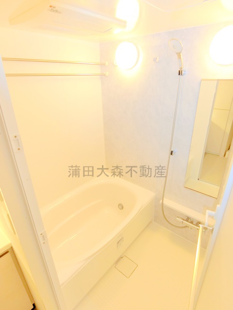 バス・シャワールーム　追焚と浴室乾燥機付きのお風呂　バスルーム