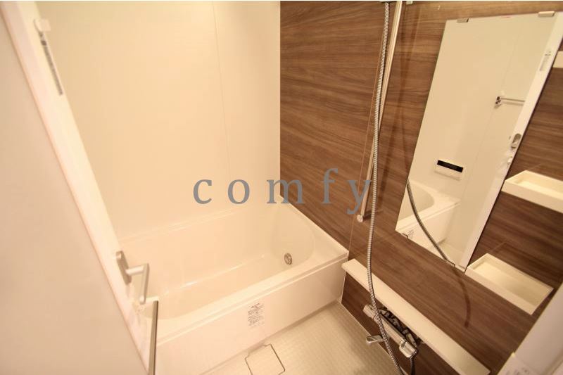 バス・シャワールーム　広めのバスルーム追炊き・浴室乾燥機付き