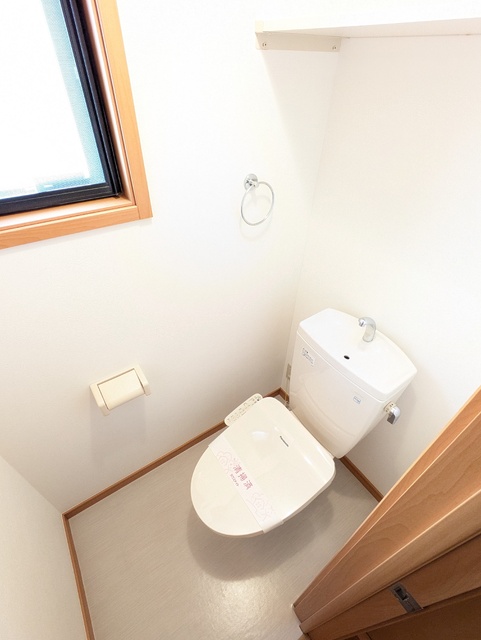 トイレ　★★トイレは嬉しい洗浄機能付き便座です♪★★