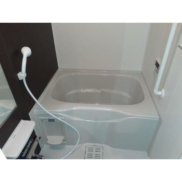 バス・シャワールーム　コンパクトで使いやすいお風呂です