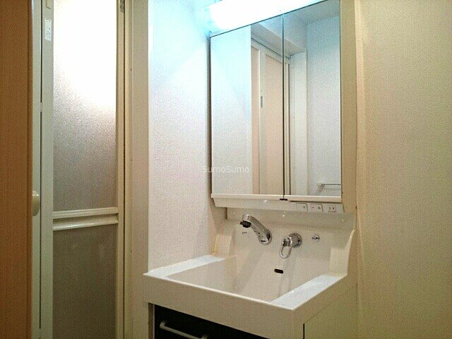 洗面設備　脱衣スペースもあります