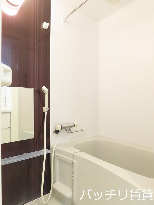 バス・シャワールーム　別号室タイプの為、現状を優先致します。