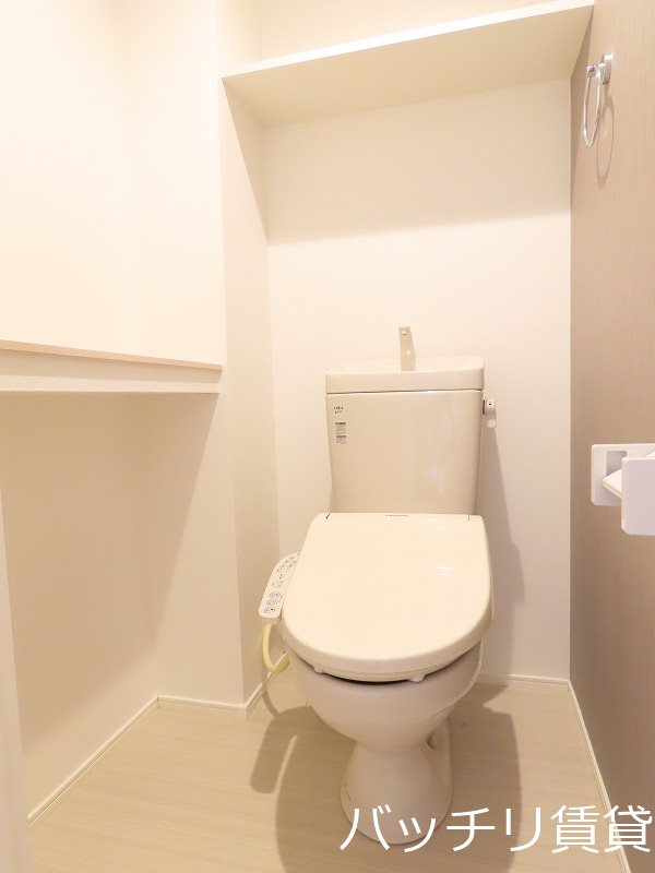 トイレ　別号室タイプの為、現状を優先致します。