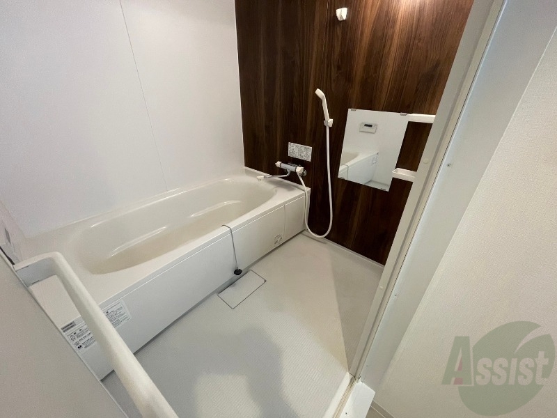 バス・シャワールーム　お風呂になります。一日の疲れを癒してくださいね。