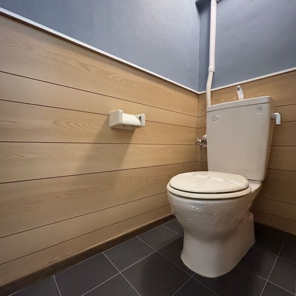 トイレ　※別室の参考写真の為、現況優先です。