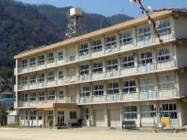 小学校　高島小学校（小学校）まで700m