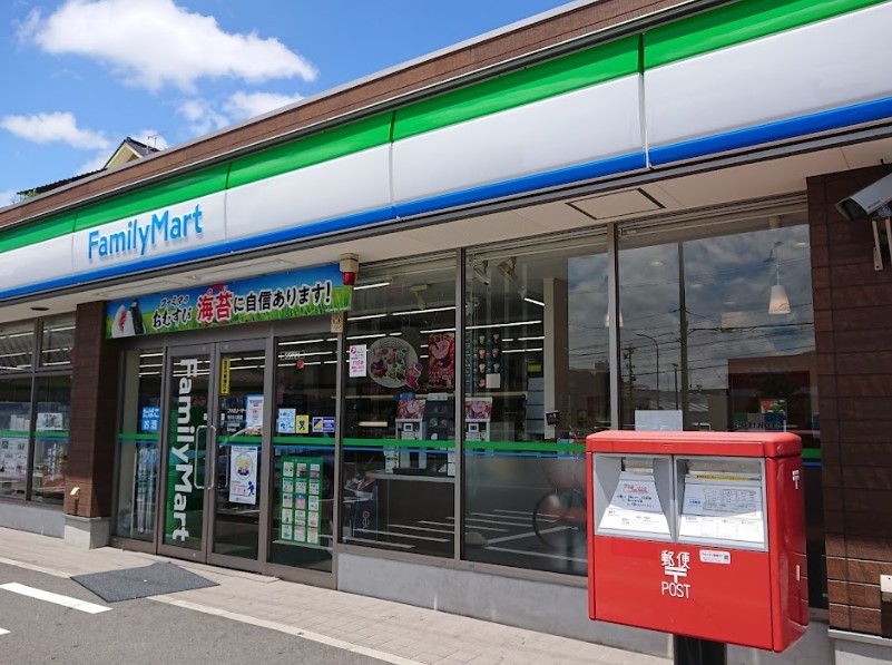 コンビニ　ファミリーマート 中川八田店（コンビニ）まで371m