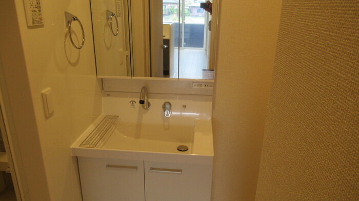 洗面設備　独立洗面化粧台付き