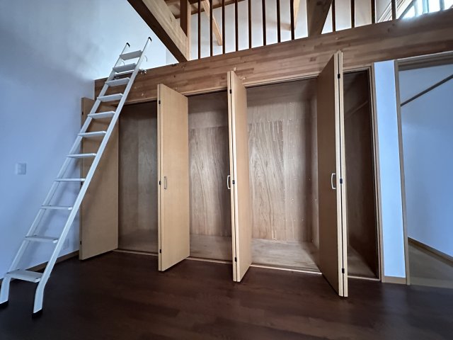 収納　収納（２階南洋室）