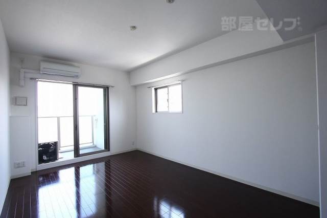 居室・リビング　角部屋なので日当たり良好ですよ。