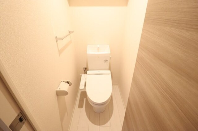 トイレ　温水洗浄暖房便座