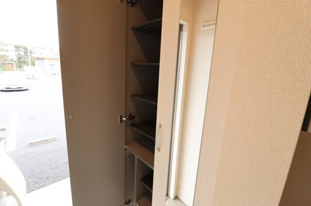 玄関　トールタイプの姿見付シューズボックス