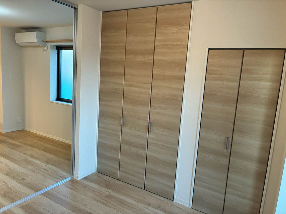 トイレ　温水洗浄便座を採用しております。