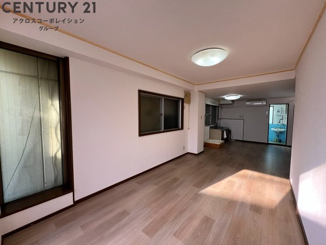 居室・リビング　窓付きキッチンで換気しやすくオススメ！