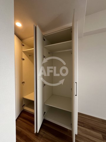 収納　コンフォリア・リヴ新大阪Q　クローゼット