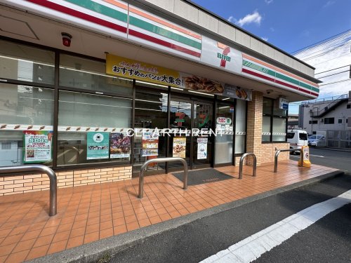 コンビニ　セブンイレブン 横浜永田東3丁目店（コンビニ）まで715m