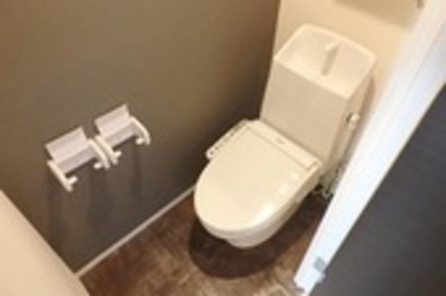 トイレ　同一施工会社同一仕様写真