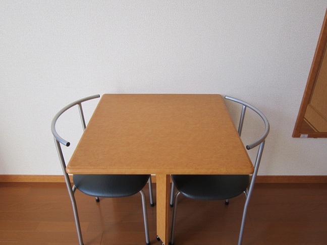 その他設備　机は折りたたむことができます