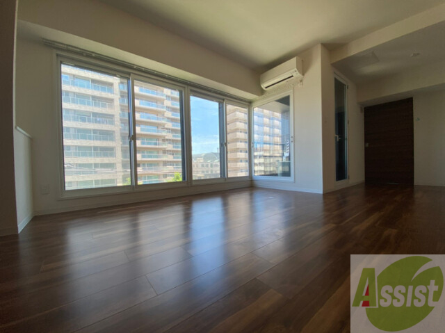 居室・リビング　陽の光が差し込む明るいお部屋は気持がいいですね～