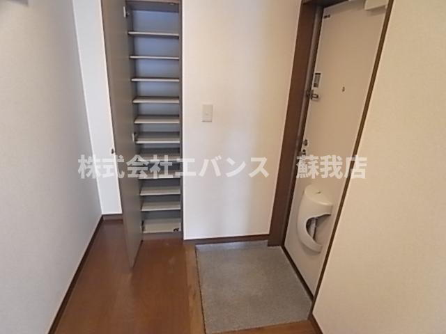 エントランス　落ち着いたエントランスです