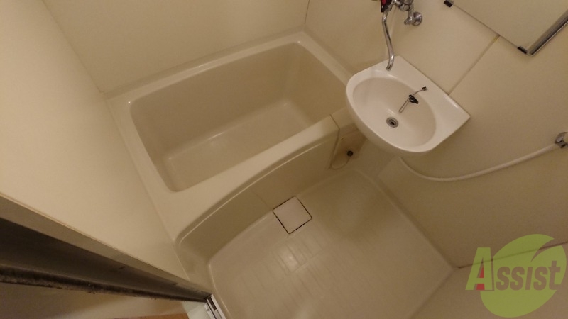 バス・シャワールーム　お風呂になります。一日の疲れを癒してくださいね。