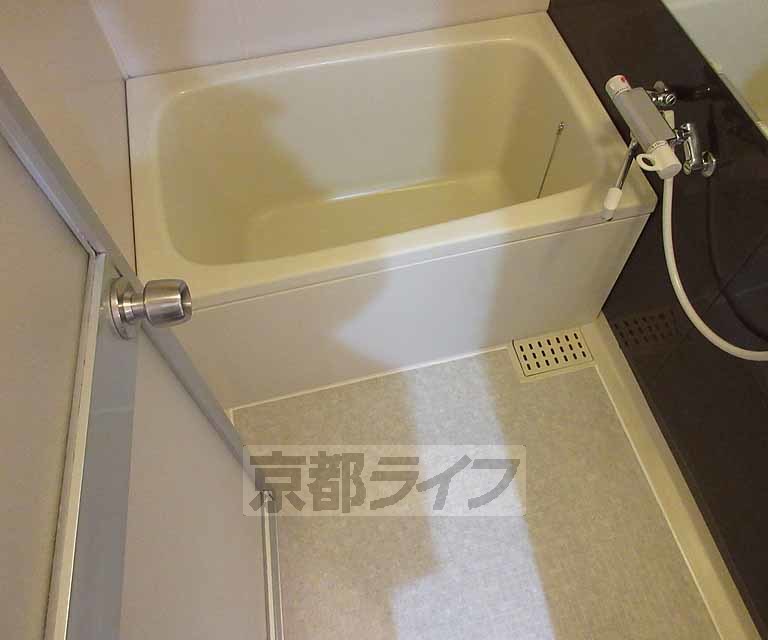 バス・シャワールーム　綺麗にリフォームされてます。