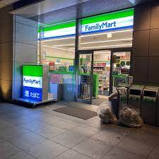 コンビニ　ファミリーマート 六本木一丁目店（コンビニ）まで66m