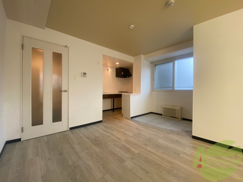 居室・リビング　リビングは白を基調としていて明るい印象ですね！