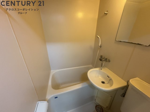 バス・シャワールーム　シンプルなユニットバス