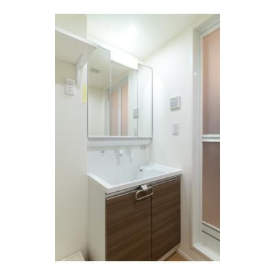 洗面設備　独立洗面台です