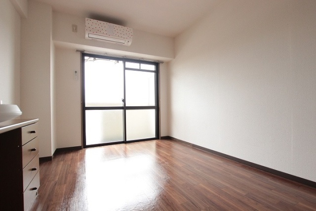 居室・リビング　同物件別号室