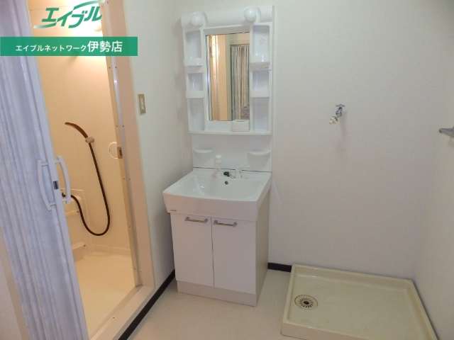 洗面設備　リフォーム前の画像です