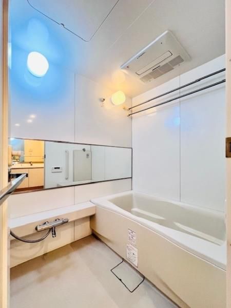 バス・シャワールーム　落ち着いた空間のお風呂です