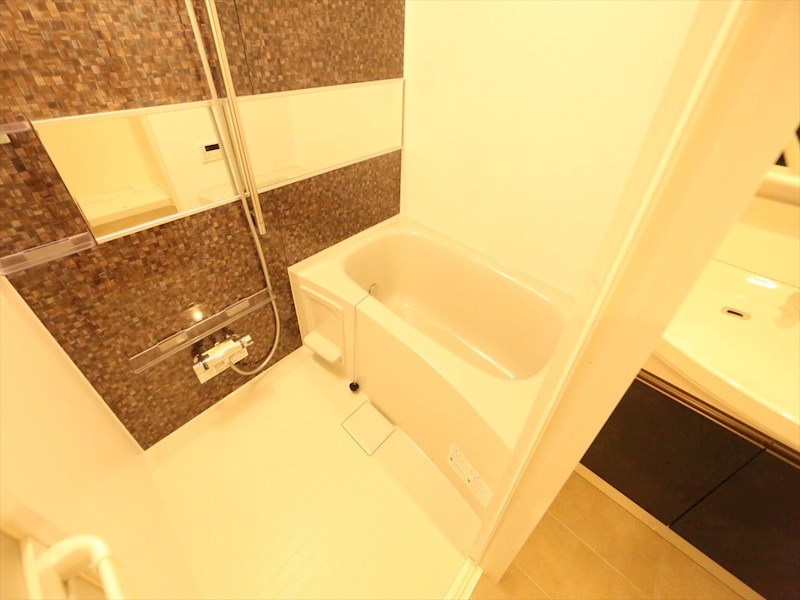 バス・シャワールーム　浴室暖房乾燥機付　追い焚き・オートバス機能付お風呂