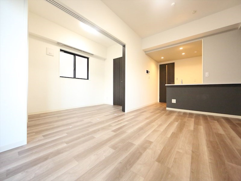 居室・リビング　ＬＤＫ11.5帖　洋室5.1帖　つなげても仕切っても使えます