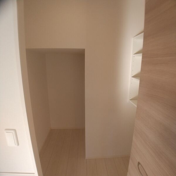 収納　階段下収納