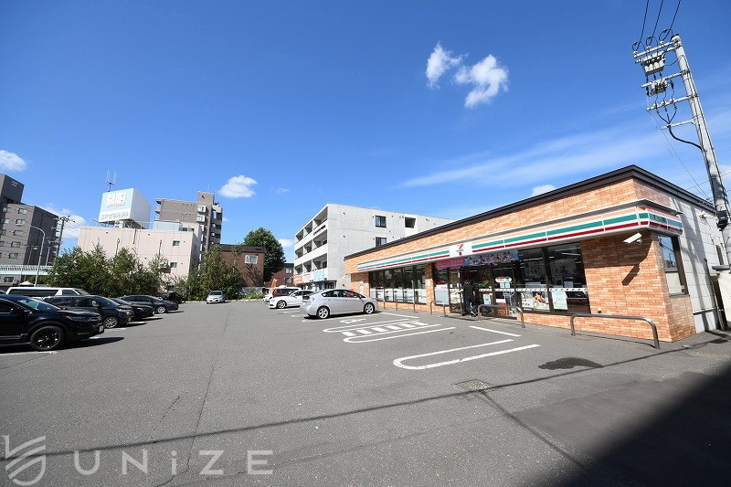 コンビニ　セブンイレブン札幌平岸4条店（コンビニ）まで216m
