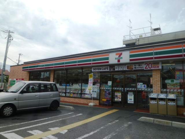 コンビニ　セブンイレブン（コンビニ）まで1176m