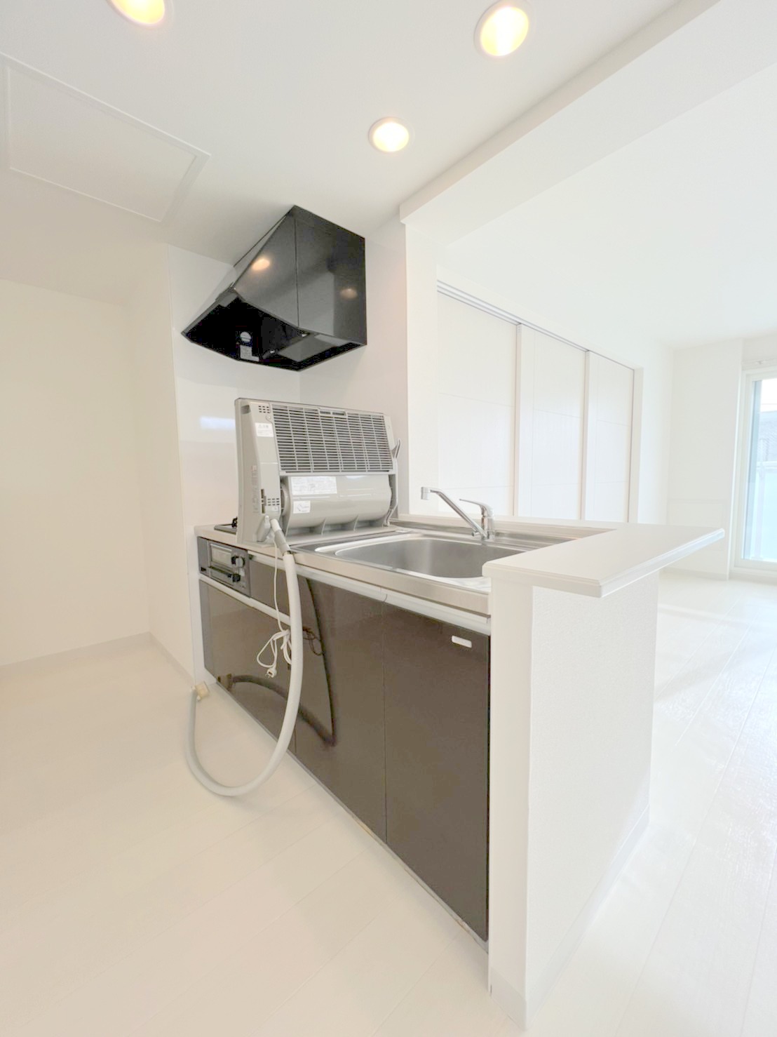キッチン　嬉しいシステムキッチン付きです♪コンロを買わなくてもOK♪